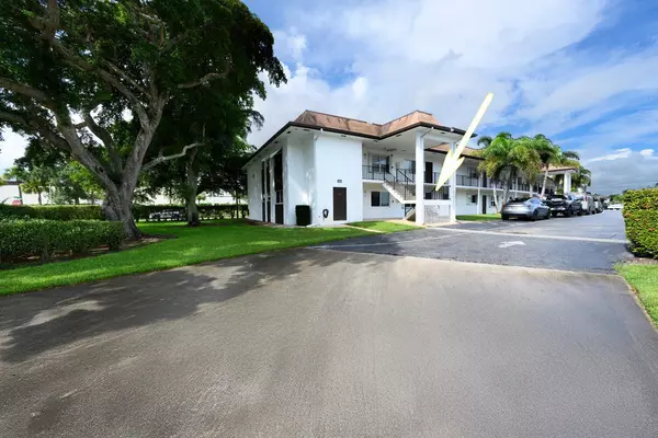 Palm Beach Gardens, FL 33410,3075 Gardens East DR 14