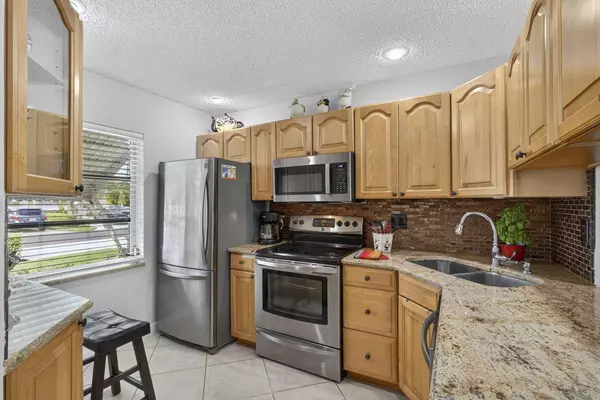 West Palm Beach, FL 33417,3402 Theo WAY