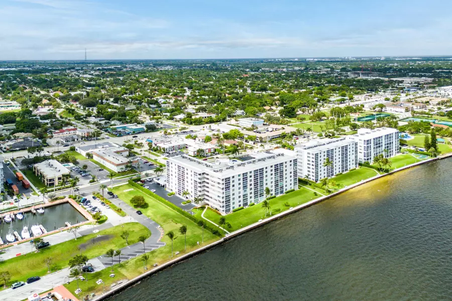 301 Lake Shore DR 411, Lake Park, FL 33403