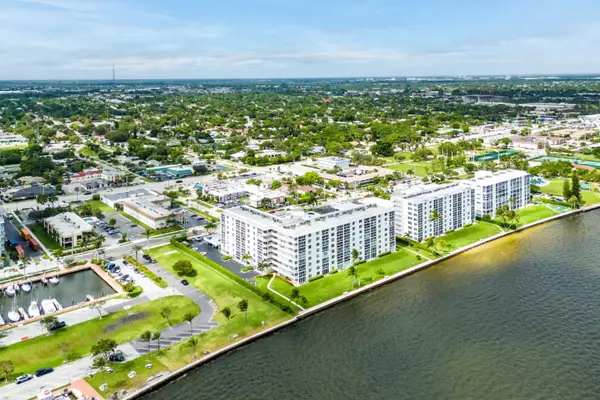 301 Lake Shore DR 411, Lake Park, FL 33403