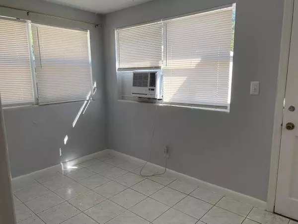 West Palm Beach, FL 33407,520 52nd ST