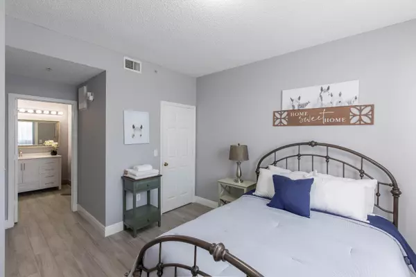 2040 Greenview Shores BLVD 211, Wellington, FL 33414