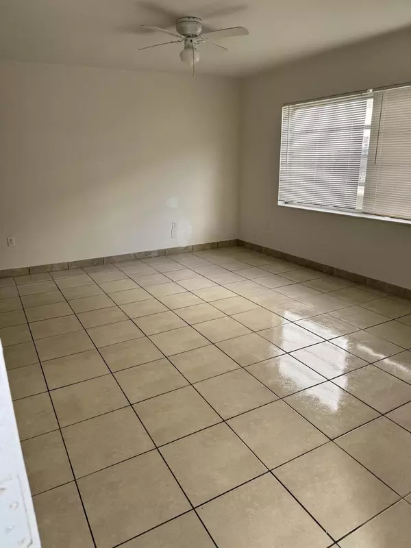 North Miami Beach, FL 33162,2151 NE 168th ST 3