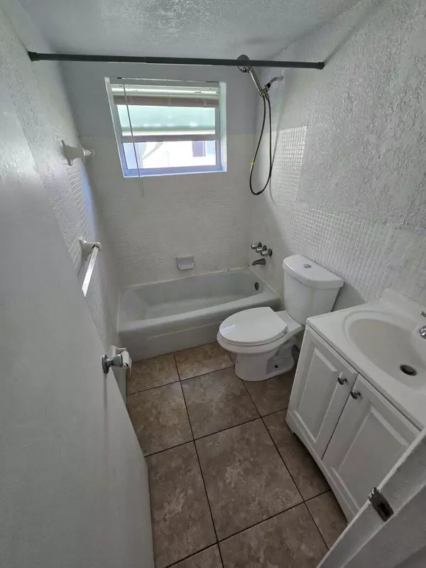 North Miami Beach, FL 33162,2151 NE 168th ST 3