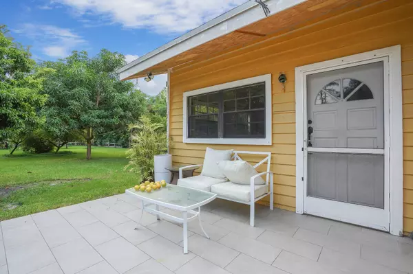 Haverhill, FL 33415,5239 Club RD