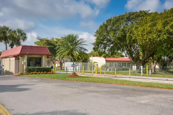 West Palm Beach, FL 33411,477 Lake Dora DR