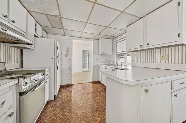 Boynton Beach, FL 33426,703 SW 18th ST