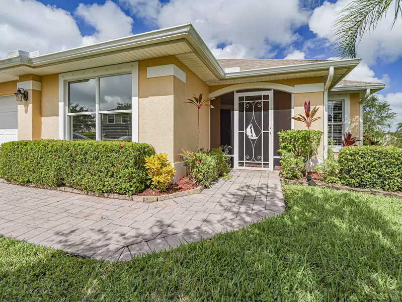 5310 SW Valencia LN, Vero Beach, FL 32968