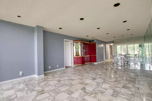 Lake Worth, FL 33467,4489 Luxemburg CT 203