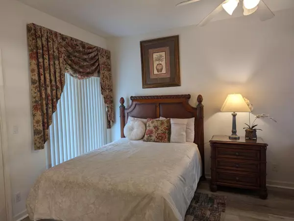 Port Saint Lucie, FL 34986,8339 Mulligan CIR B