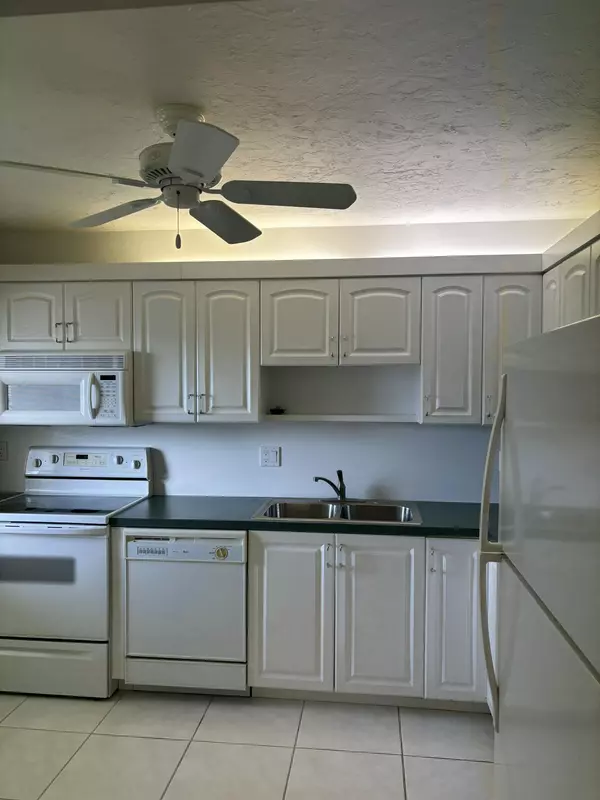 Delray Beach, FL 33445,1700 Dover RD 215-A