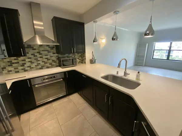 Juno Beach, FL 33408,400 Uno Lago DR 403