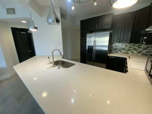 Juno Beach, FL 33408,400 Uno Lago DR 403