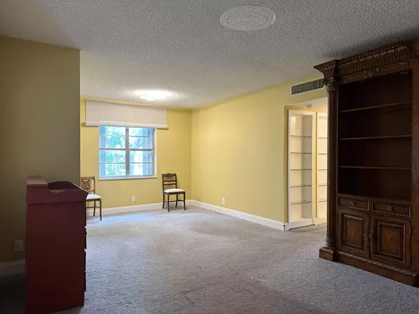 Boca Raton, FL 33432,100 Royal Palm WAY 2010