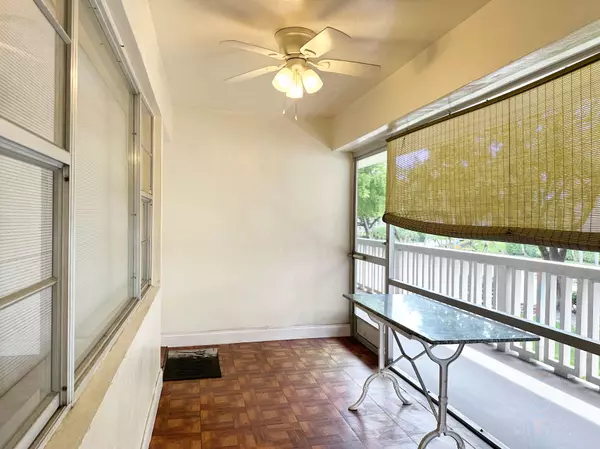 Boca Raton, FL 33432,100 Royal Palm WAY 2010