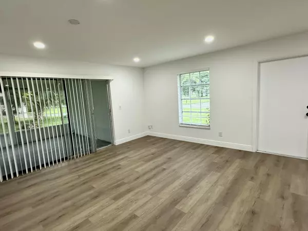 Port Saint Lucie, FL 34983,153 SE Calmoso DR