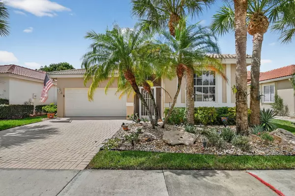 2325 Sapphire CIR, West Palm Beach, FL 33411