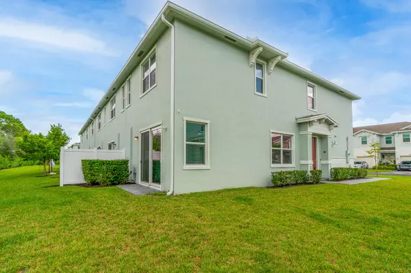 Port Saint Lucie, FL 34984,211 SE Woodbark ST