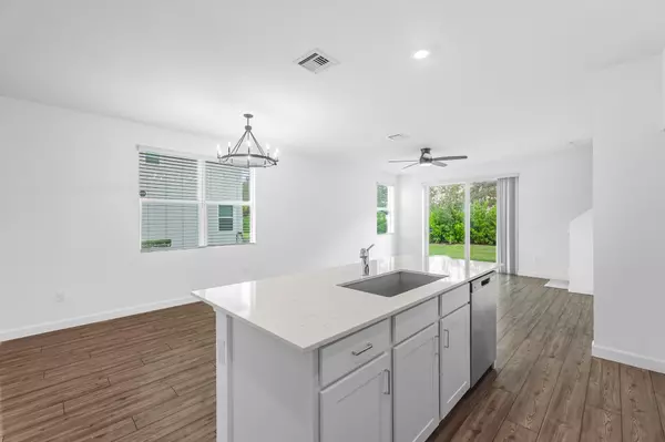 Port Saint Lucie, FL 34984,211 SE Woodbark ST