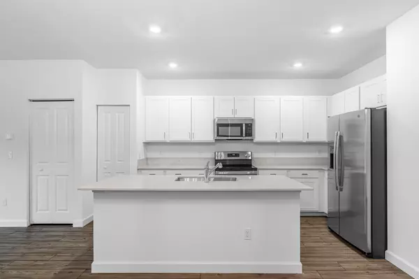 Port Saint Lucie, FL 34984,211 SE Woodbark ST