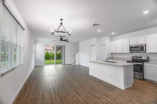 211 SE Woodbark ST, Port Saint Lucie, FL 34984