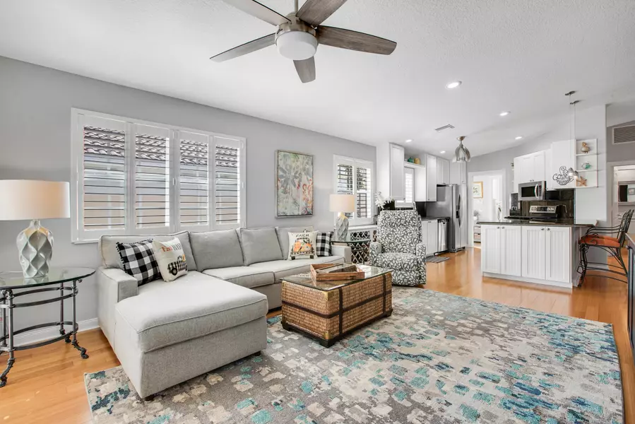 904 Magdalena RD, Palm Beach Gardens, FL 33410