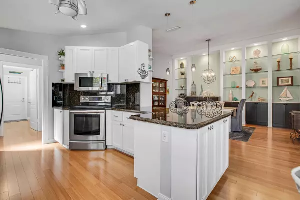 Palm Beach Gardens, FL 33410,904 Magdalena RD