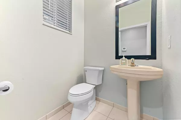 Riviera Beach, FL 33404,975 Tortuga LN