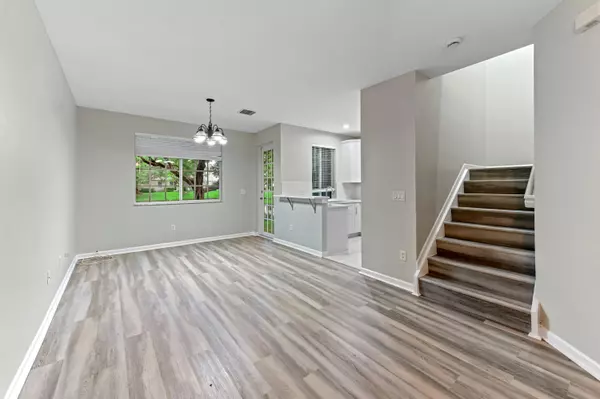 Riviera Beach, FL 33404,975 Tortuga LN