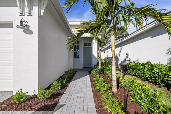 Port Saint Lucie, FL 34953,220 SE Via Sangro