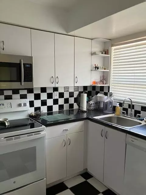 Hillsboro Beach, FL 33062,1199 Hillsboro Mile 323