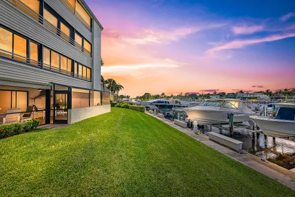 Juno Beach, FL 33408,0 Oak Harbour DR D-10