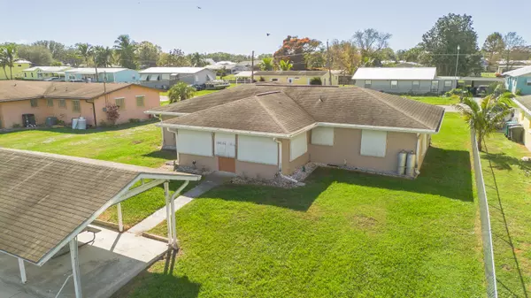 Okeechobee, FL 34974,2907 SE 21st CT
