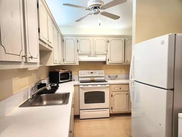 Delray Beach, FL 33445,2920 SW 15th ST 202