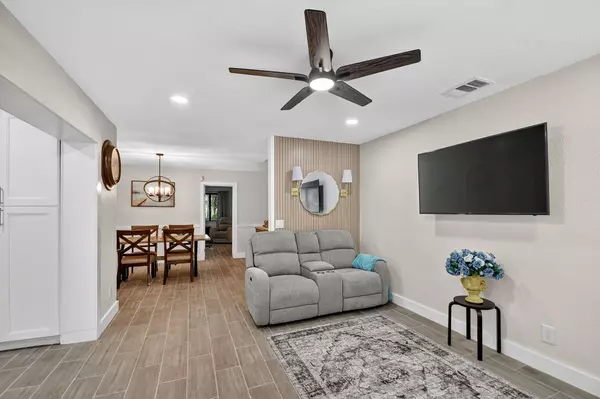 West Palm Beach, FL 33405,5008 Parker AVE