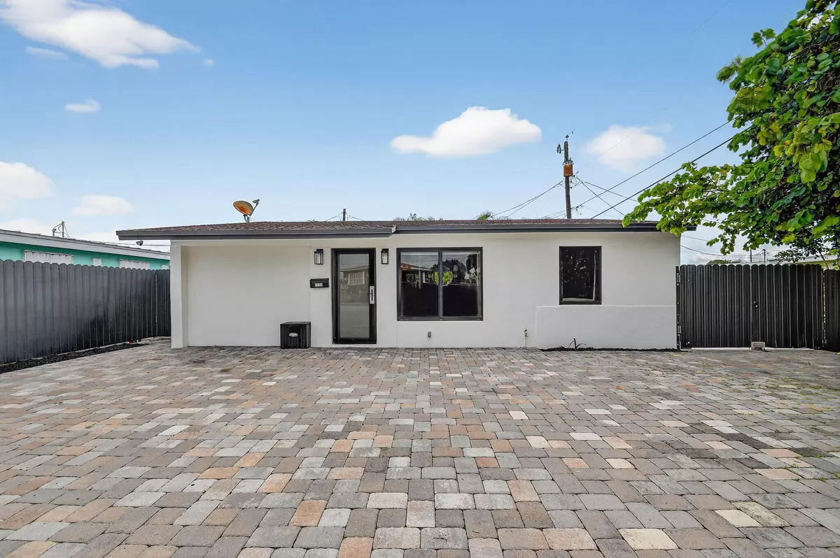 West Palm Beach, FL 33405,5008 Parker AVE