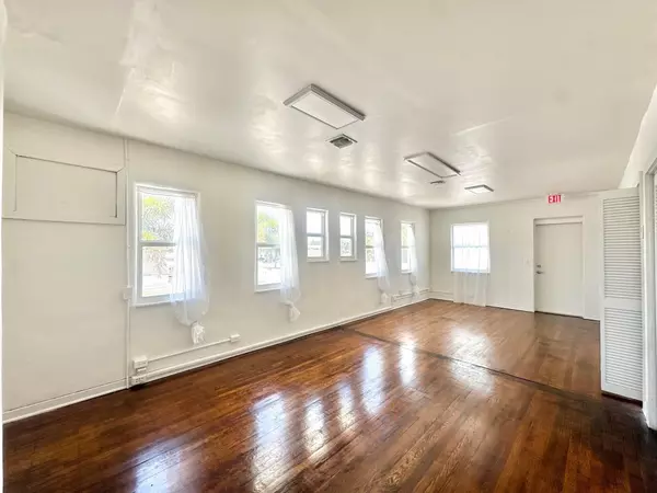 West Palm Beach, FL 33407,3600 Broadway AVE Upstairs A