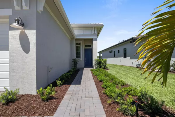 Port Saint Lucie, FL 34953,423 SE Via Sangro