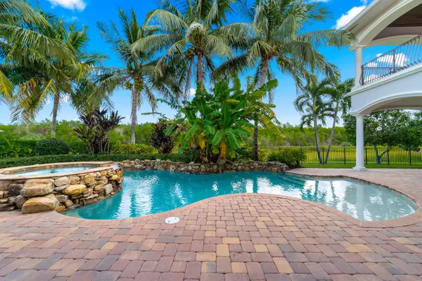 Port Saint Lucie, FL 34952,174 SE Strada Tione