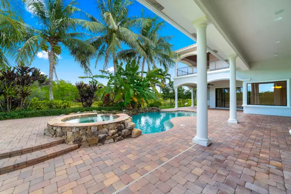 Port Saint Lucie, FL 34952,174 SE Strada Tione