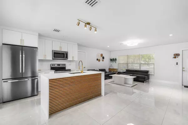 Lantana, FL 33462,403 S 13th CT