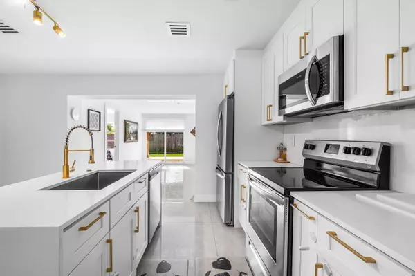 Lantana, FL 33462,403 S 13th CT