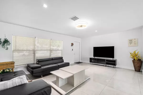 Lantana, FL 33462,403 S 13th CT