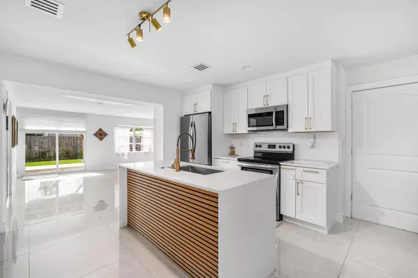 Lantana, FL 33462,403 S 13th CT