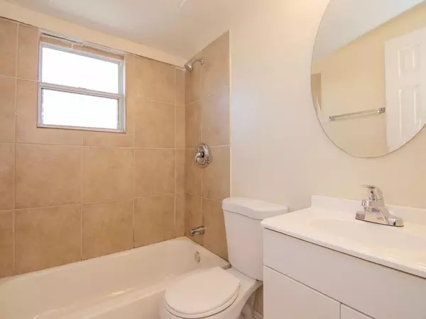 Port Saint Lucie, FL 34952,104 SE El Sito CT