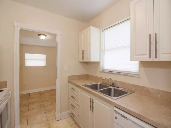 Port Saint Lucie, FL 34952,104 SE El Sito CT