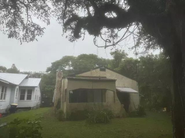 Fort Pierce, FL 34950,802 Delaware AVE