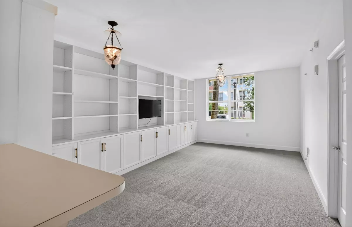 West Palm Beach, FL 33401,630 S Sapodilla AVE 121