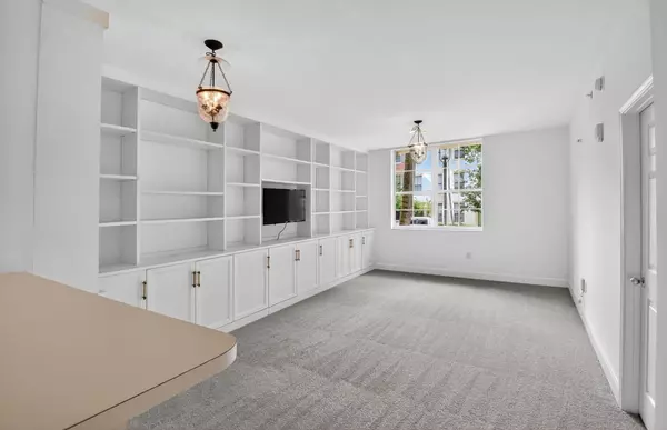 630 S Sapodilla AVE 121, West Palm Beach, FL 33401