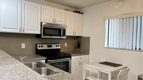 Delray Beach, FL 33484,5130 Las Verdes CIR 313